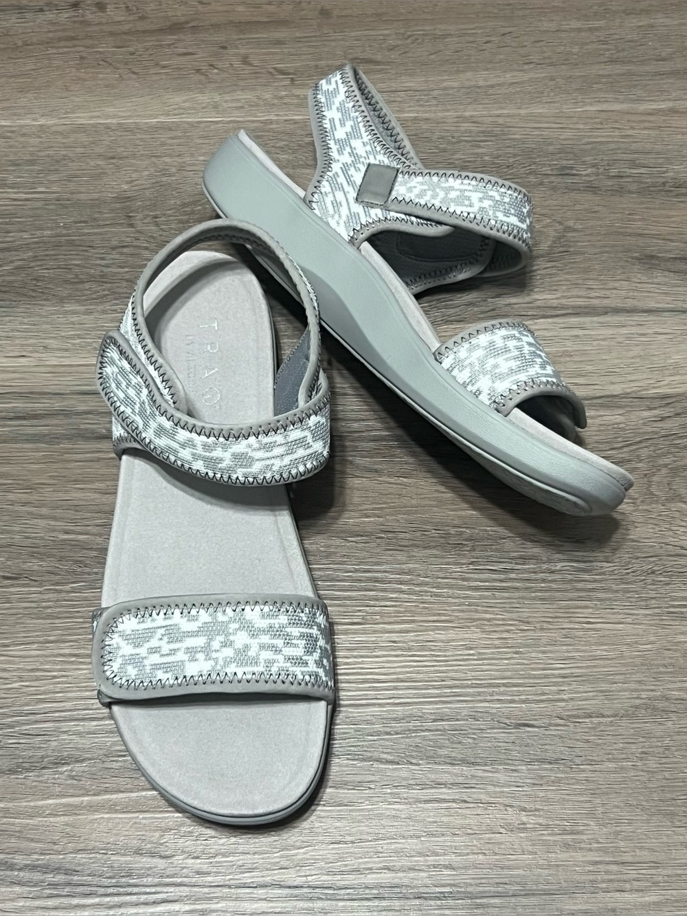 Traq by Alegria Women's 40 (9.5-10) Sandals Gray White Adjustable Straps Comfort